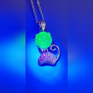 Sterling silver and 8mm uranium glass cat in bowtie on 925 chain